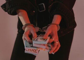7 Secrets to Achieving Amazing Living Without Breaking the Bank